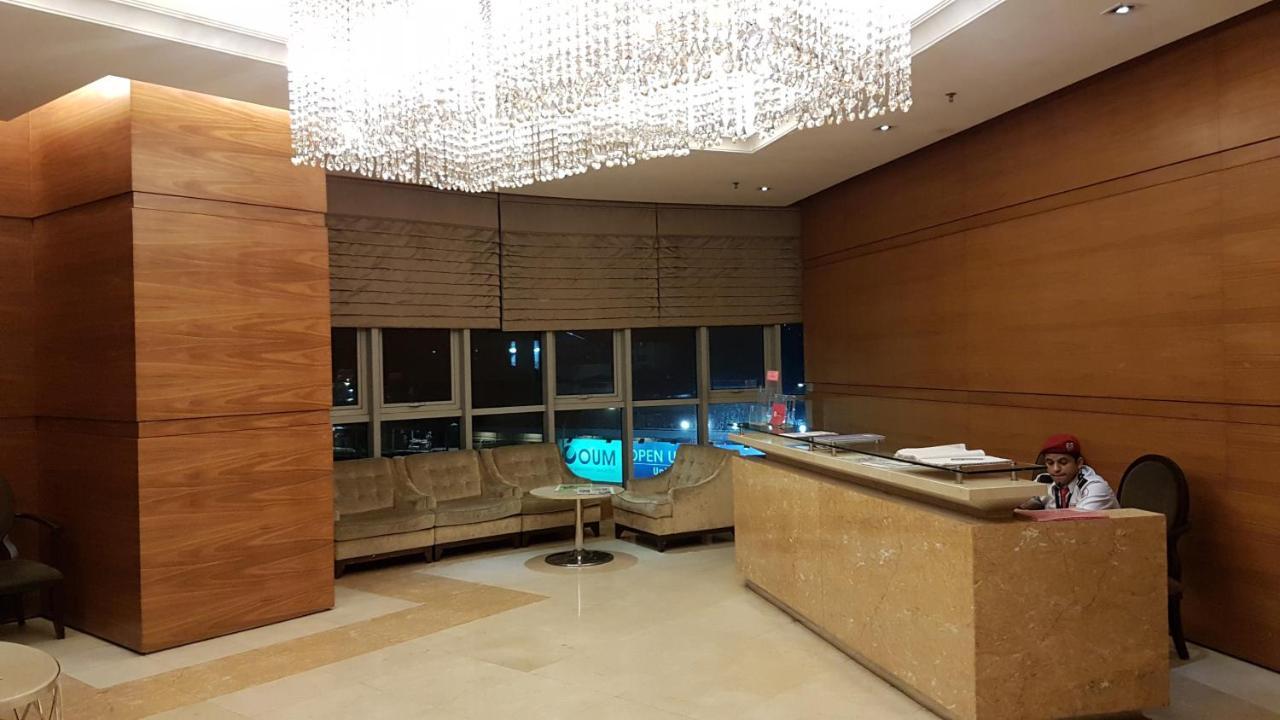 Starsbed Klcc Skyview Roof Pool Hostel Kuala Lumpur Esterno foto