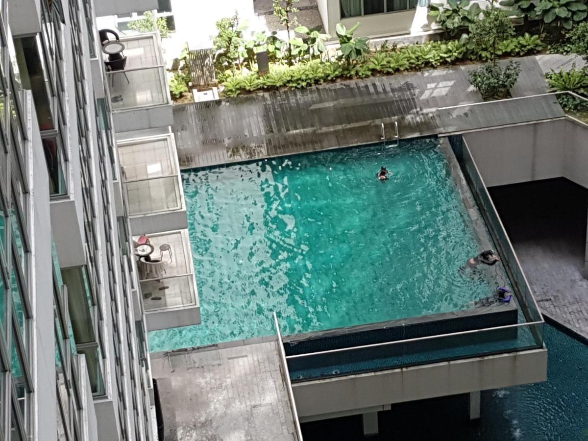 Starsbed Klcc Skyview Roof Pool Hostel Kuala Lumpur Esterno foto