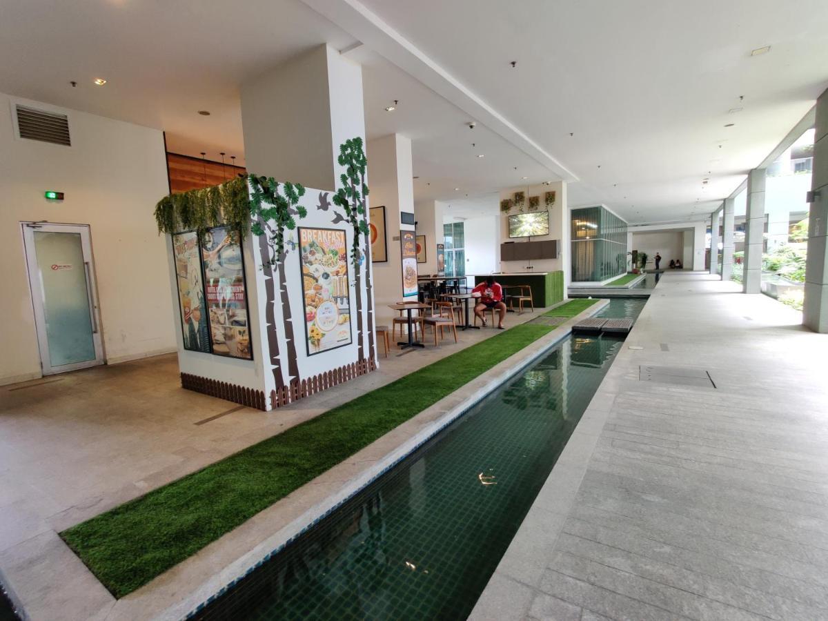 Starsbed Klcc Skyview Roof Pool Hostel Kuala Lumpur Esterno foto